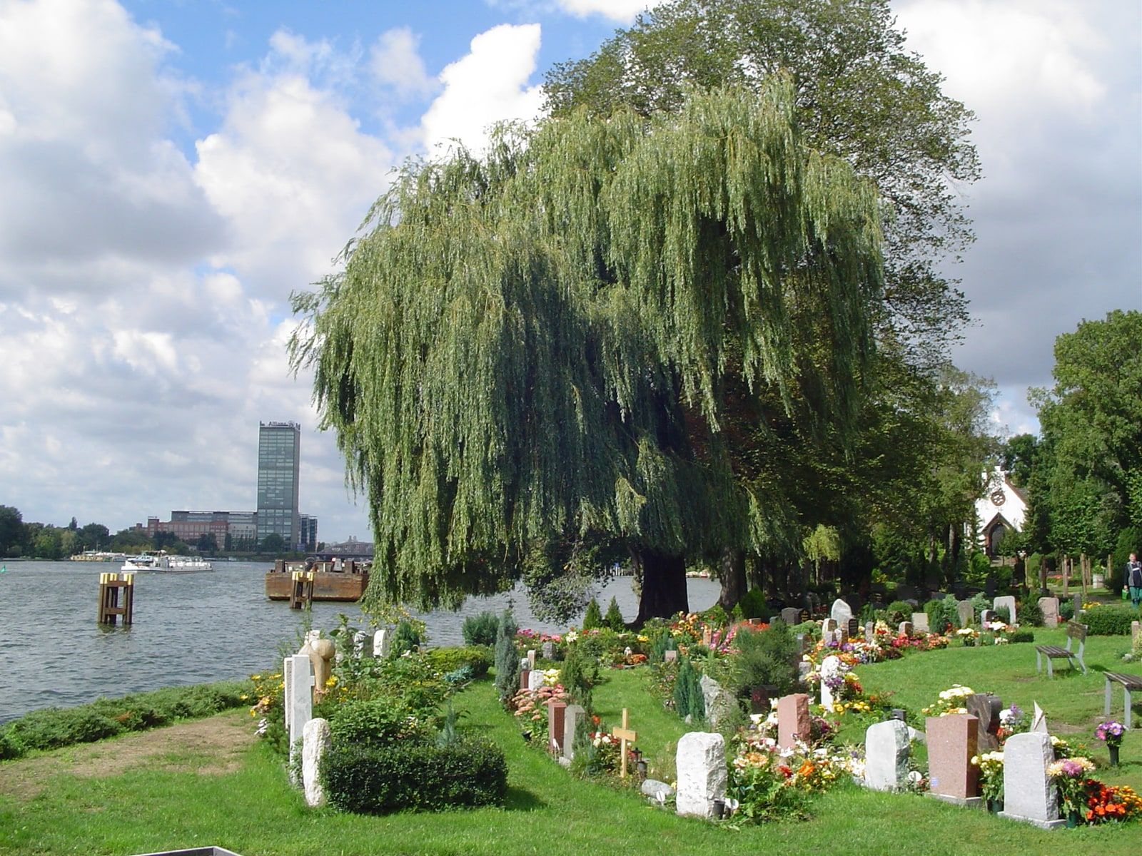Blick über den Dorfkirchhof Alt-Stralau – Friedhof Alt-Stralau